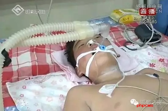 劉少攀今年12歲，魏縣人，得了格林巴利綜合征，在邯鄲市第一醫(yī)院兒科急診救治，每天需要一萬(wàn)多的費(fèi)用，這對(duì)一個(gè)年收入不到兩萬(wàn)元，而且還要撫養(yǎng)三個(gè)孩子的家庭來(lái)說(shuō)，實(shí)在負(fù)擔(dān)不起，目前小少攀還沒(méi)有脫離危險(xiǎn)期，生命垂危，希望有愛(ài)心人士能幫幫他，小少攀父親的電話:15231093608