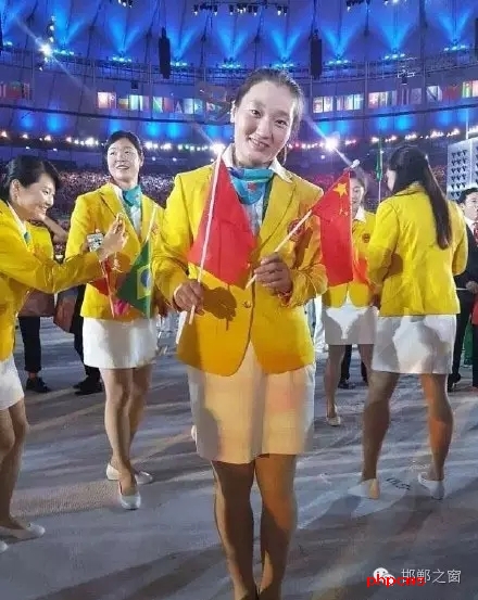 每屆的奧運(yùn)會(huì)都是世界億萬(wàn)人關(guān)注的焦點(diǎn)，讓我們感到欣喜的是，這屆奧運(yùn)會(huì)上有兩名咱邯鄲籍運(yùn)動(dòng)員，她們是代表國(guó)家女子柔道隊(duì)出征的周超和代表國(guó)家田徑隊(duì)出征的華紹青。其中，29歲的周超將在8月10日21時(shí)參加女子柔道(70公斤級(jí))項(xiàng)目。