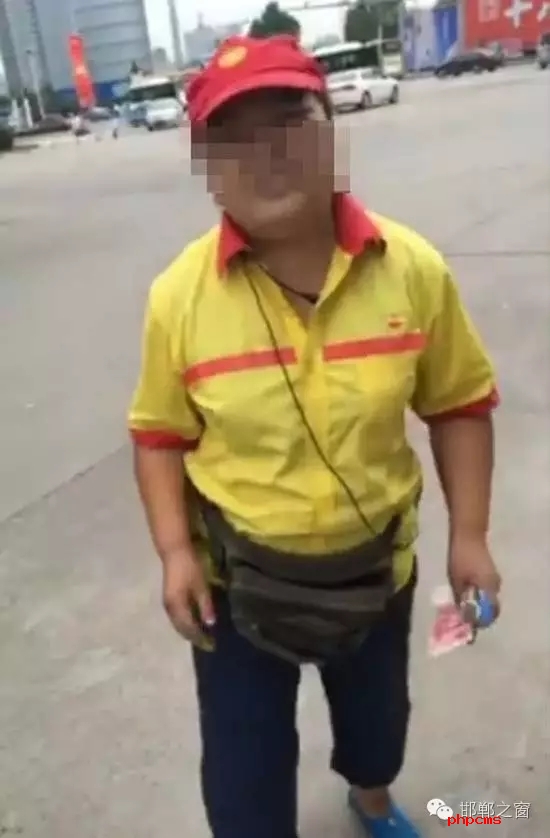 8月11日，一則內(nèi)容為“邯鄲一加油站‘缺斤短兩’”的視頻引起社會(huì)廣泛關(guān)注。記者從涉事的聯(lián)潤(rùn)美迪加油站證實(shí)確有此“糾紛”，對(duì)此，轄區(qū)復(fù)興公安勝利橋派出所已介入調(diào)查，同時(shí)，復(fù)興區(qū)市場(chǎng)監(jiān)督局回應(yīng)已封存涉事加油機(jī)，將對(duì)其進(jìn)行計(jì)量檢定。