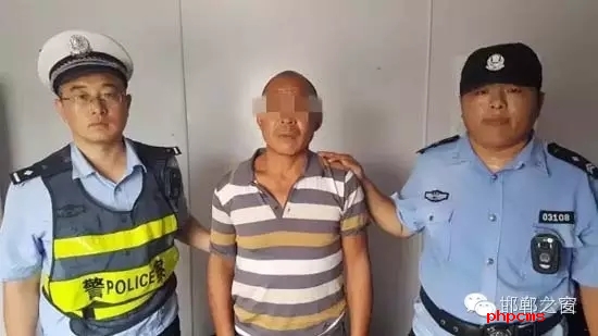 8月12日9時(shí)許，邯鄲大名鋪上高速口檢查站執(zhí)勤民警在對(duì)一輛由魏縣開往北京客車進(jìn)行安檢時(shí)，發(fā)現(xiàn)一名網(wǎng)上逃犯。經(jīng)核查，該男子為王某平，系涉嫌濫伐林木網(wǎng)上逃犯。該王于今年3月份在未有辦理《林木采伐許可證》的情況下，亂砍濫伐林木97棵。